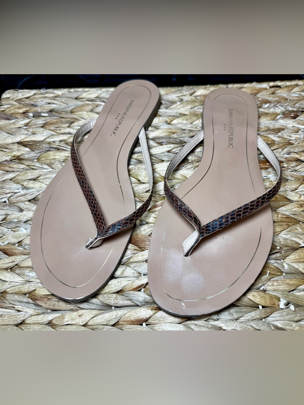 Banana Republic Factory Brown Faux Snake Skin Trim Flip Flops - Picture 2 of 12